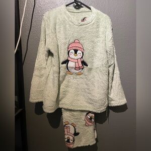 Cozy Pajama set with Penguin Design - Green